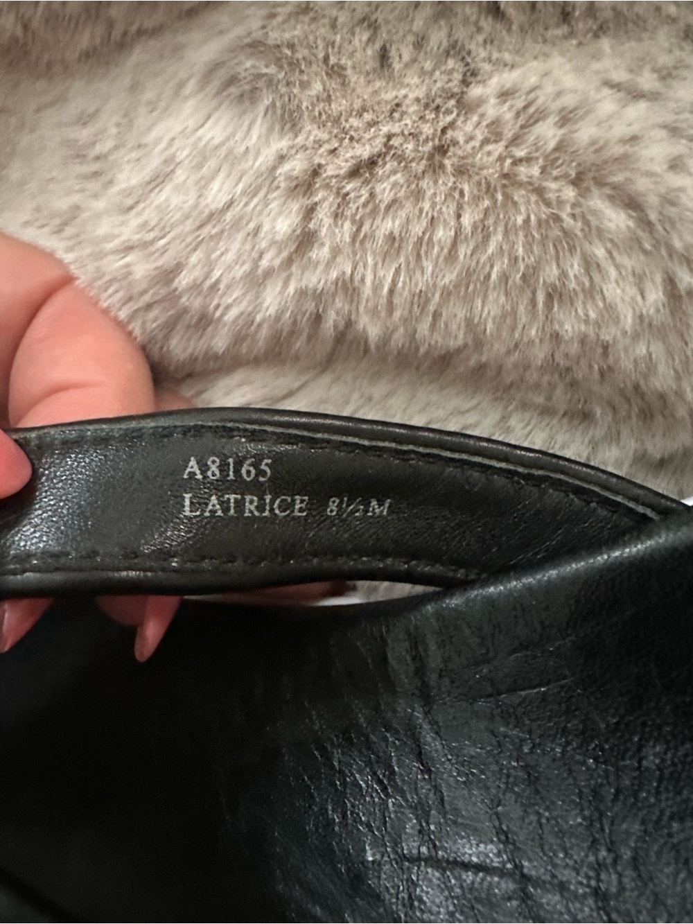 COACH Black Latrice Logo-Trim Thong Sandals - Picture 6 of 6